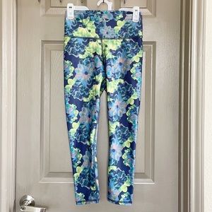 Fabletics Women's Superbloom Define Powerhold Mid-Rise Capri 7/8 Leggings Small